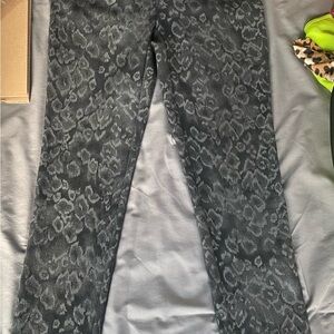 LISETTE Black and Gray Leopard Jacquard Leggings